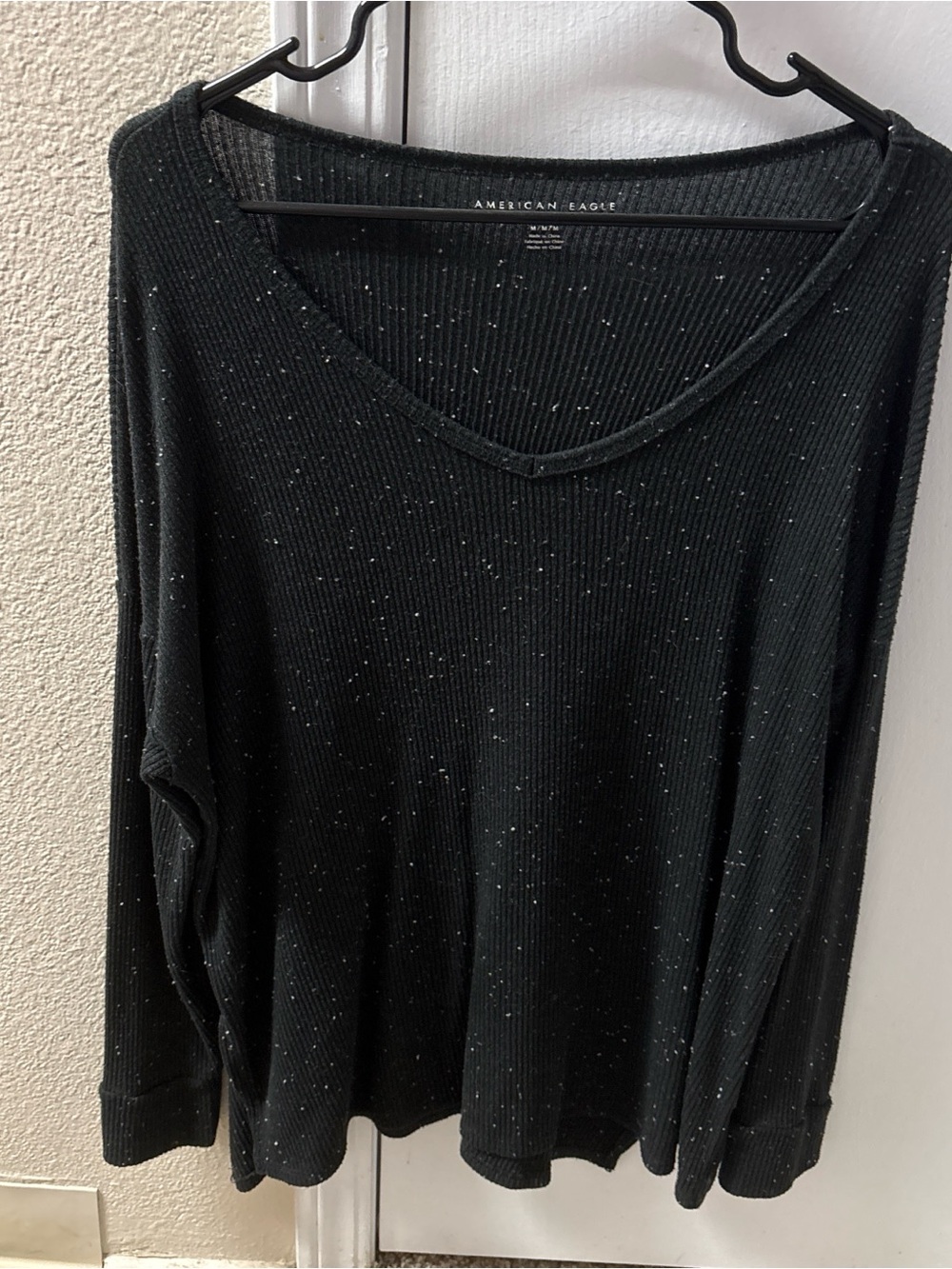 American Eagle Outfitters Black Speckled Ribbed V‑Neck Long Sleeve Top